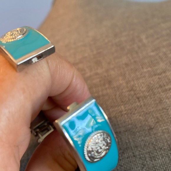 Vintage Enamelled Hinged Bracelet - Picture 4 of 4